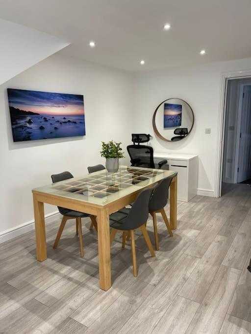 Maisy Lodge - Two Bed Lux Flat - Parking, Netflix, Wifi - Close To Blenheim Palace & Oxford - F2 Kidlington Eksteriør billede