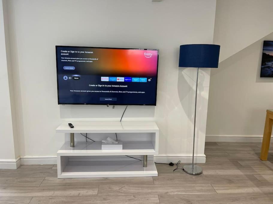 Maisy Lodge - Two Bed Lux Flat - Parking, Netflix, Wifi - Close To Blenheim Palace & Oxford - F2 Kidlington Eksteriør billede