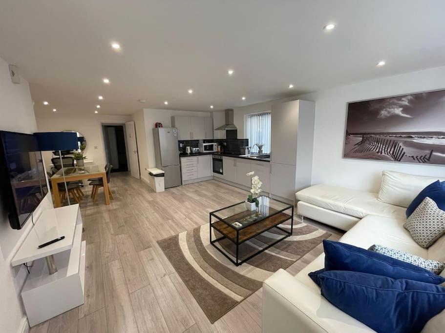 Maisy Lodge - Two Bed Lux Flat - Parking, Netflix, Wifi - Close To Blenheim Palace & Oxford - F2 Kidlington Eksteriør billede