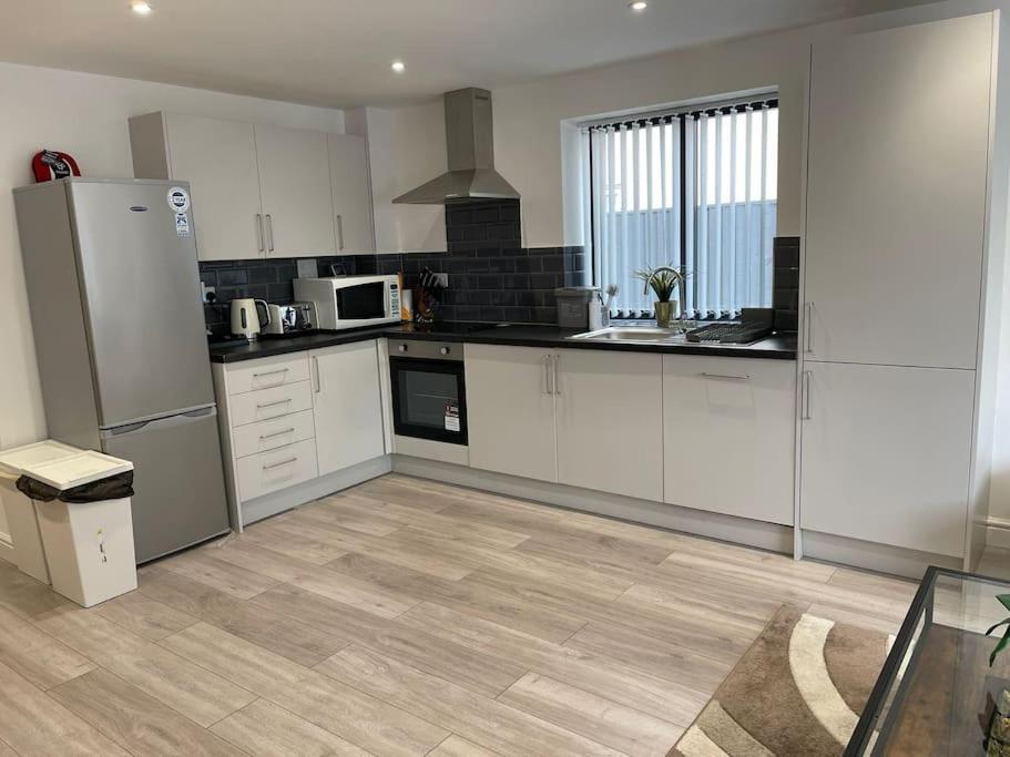 Maisy Lodge - Two Bed Lux Flat - Parking, Netflix, Wifi - Close To Blenheim Palace & Oxford - F2 Kidlington Eksteriør billede