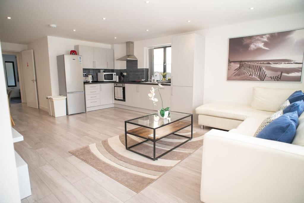 Maisy Lodge - Two Bed Lux Flat - Parking, Netflix, Wifi - Close To Blenheim Palace & Oxford - F2 Kidlington Eksteriør billede