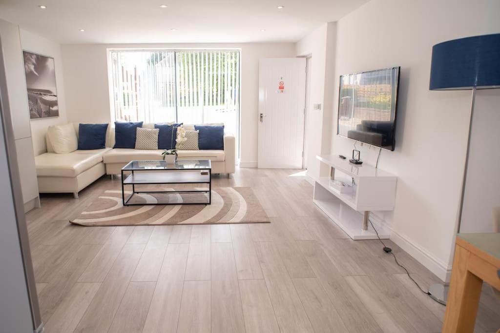 Maisy Lodge - Two Bed Lux Flat - Parking, Netflix, Wifi - Close To Blenheim Palace & Oxford - F2 Kidlington Eksteriør billede