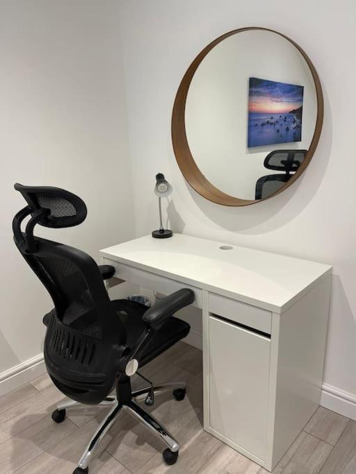 Maisy Lodge - Two Bed Lux Flat - Parking, Netflix, Wifi - Close To Blenheim Palace & Oxford - F2 Kidlington Eksteriør billede