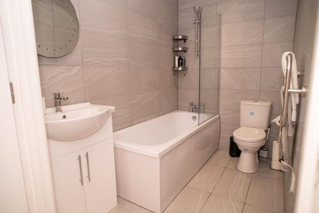 Maisy Lodge - Two Bed Lux Flat - Parking, Netflix, Wifi - Close To Blenheim Palace & Oxford - F2 Kidlington Eksteriør billede