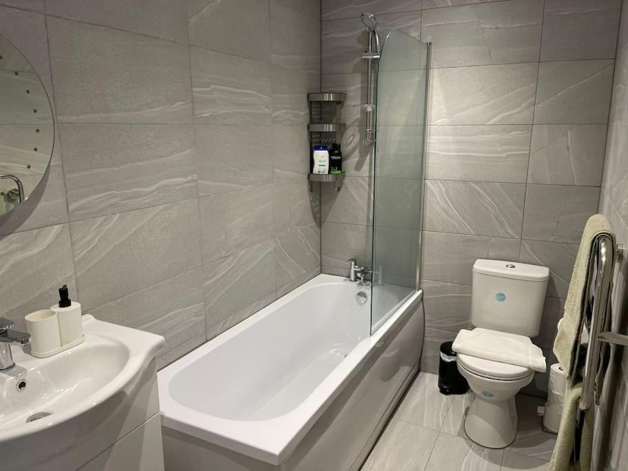 Maisy Lodge - Two Bed Lux Flat - Parking, Netflix, Wifi - Close To Blenheim Palace & Oxford - F2 Kidlington Eksteriør billede