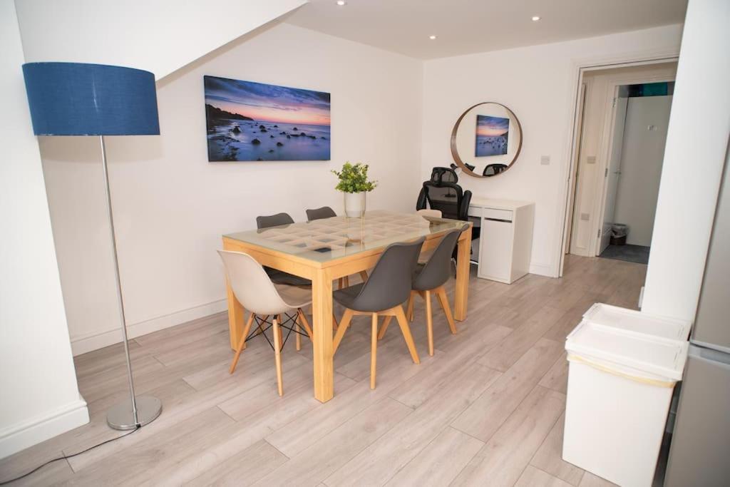 Maisy Lodge - Two Bed Lux Flat - Parking, Netflix, Wifi - Close To Blenheim Palace & Oxford - F2 Kidlington Eksteriør billede