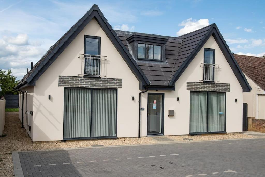 Maisy Lodge - Two Bed Lux Flat - Parking, Netflix, Wifi - Close To Blenheim Palace & Oxford - F2 Kidlington Eksteriør billede