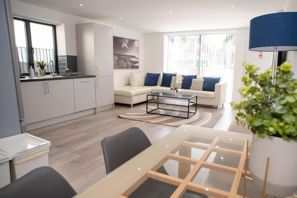 Maisy Lodge - Two Bed Lux Flat - Parking, Netflix, Wifi - Close To Blenheim Palace & Oxford - F2 Kidlington Eksteriør billede